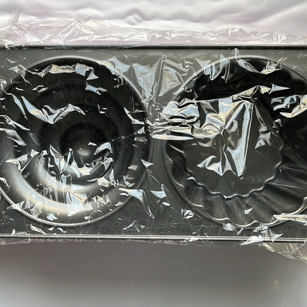 Wilton Jumbo Cupcake Pan - Picture 2 of 5
